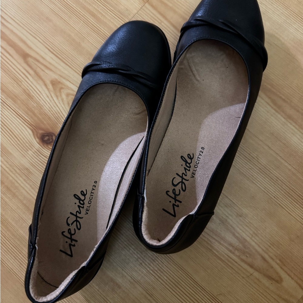 Life Stride Women's Classic Black Loafers